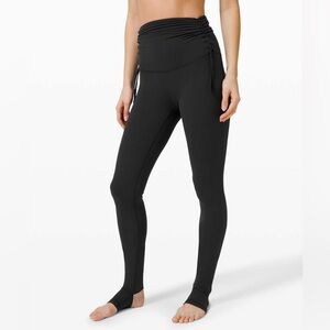 Lululemon Hug your Core Super High-Rise Tight 28", 6, black, Stirrups Leggings